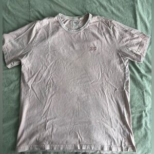 Levi’s relaxed fit t-shirt. Men’s Size large. Light pink colour.